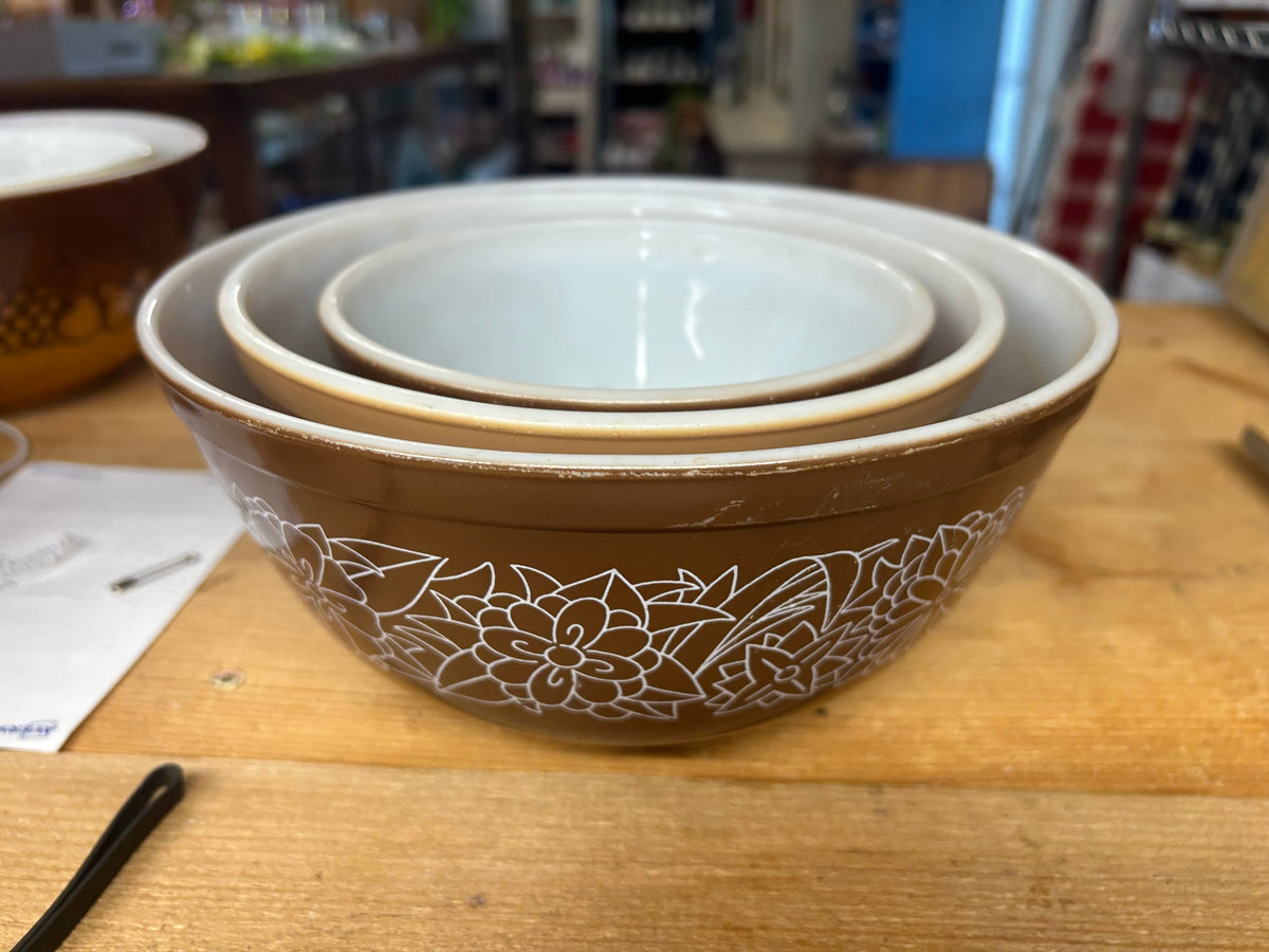 Pyrex Vintage Woodland Brown Mixing Bowls