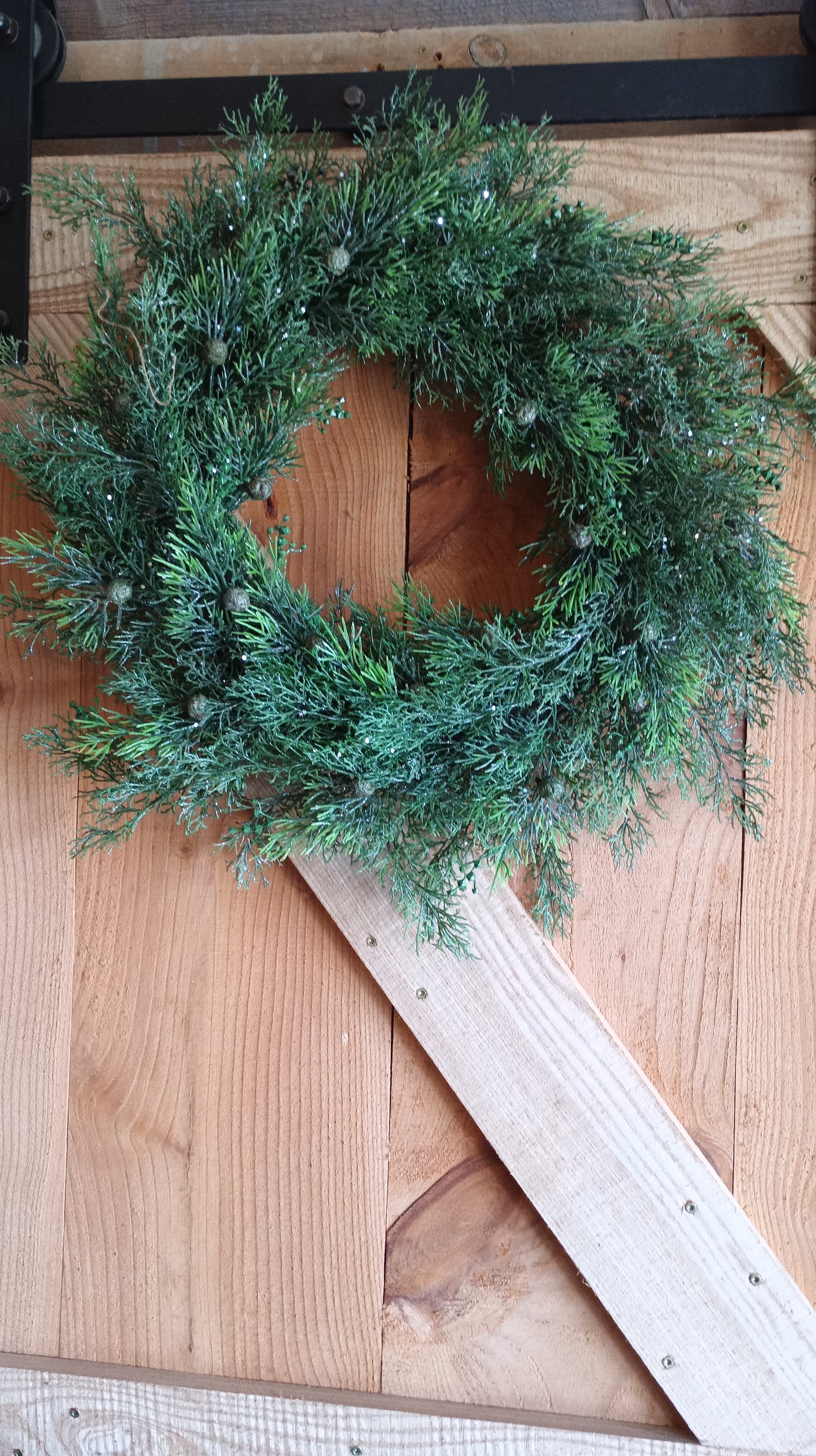 22" Ice Cedar Wreath